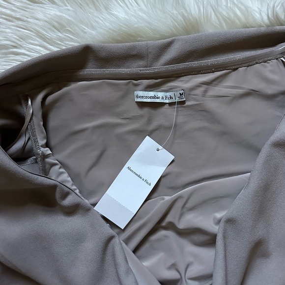 ABERCROMBIE & FITCH Long Sleeve Off The Shoulder Top - Picture 7 of 7